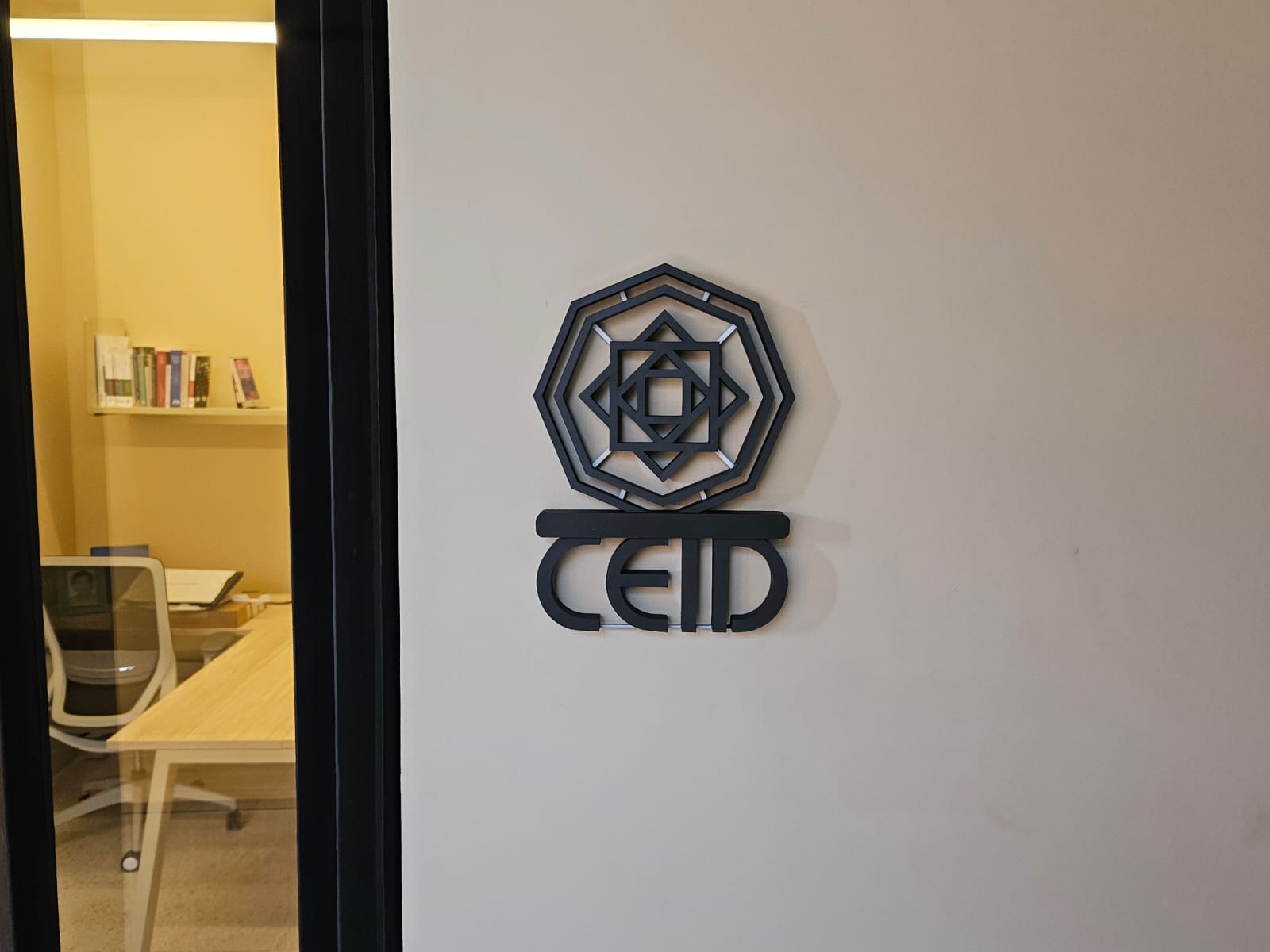 Señalética institucional impresa en 3D